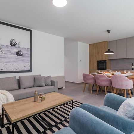 Luxury Apartments Magali 2 로비니 외부 사진