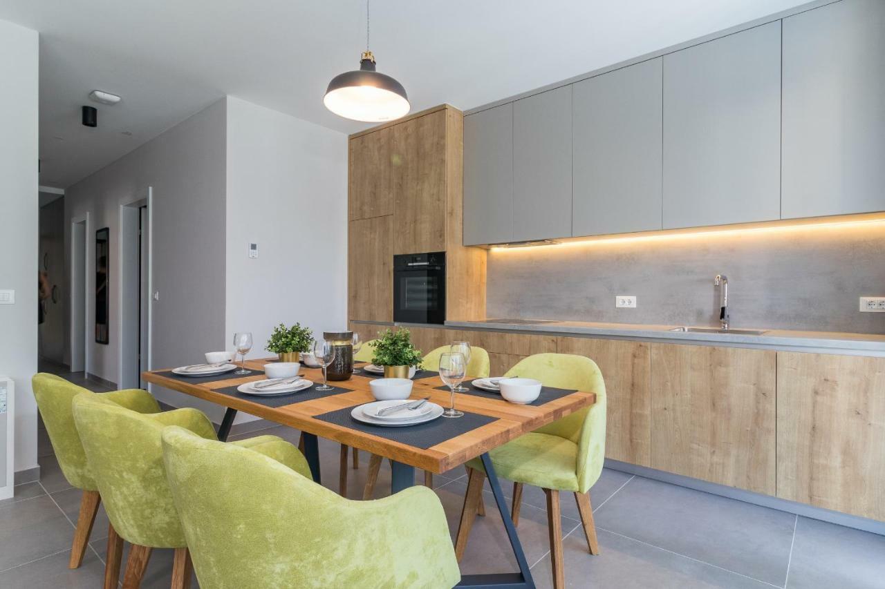 Luxury Apartments Magali 2 로비니 외부 사진