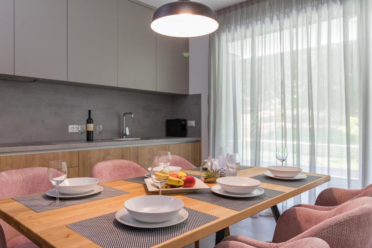 Luxury Apartments Magali 2 로비니 외부 사진