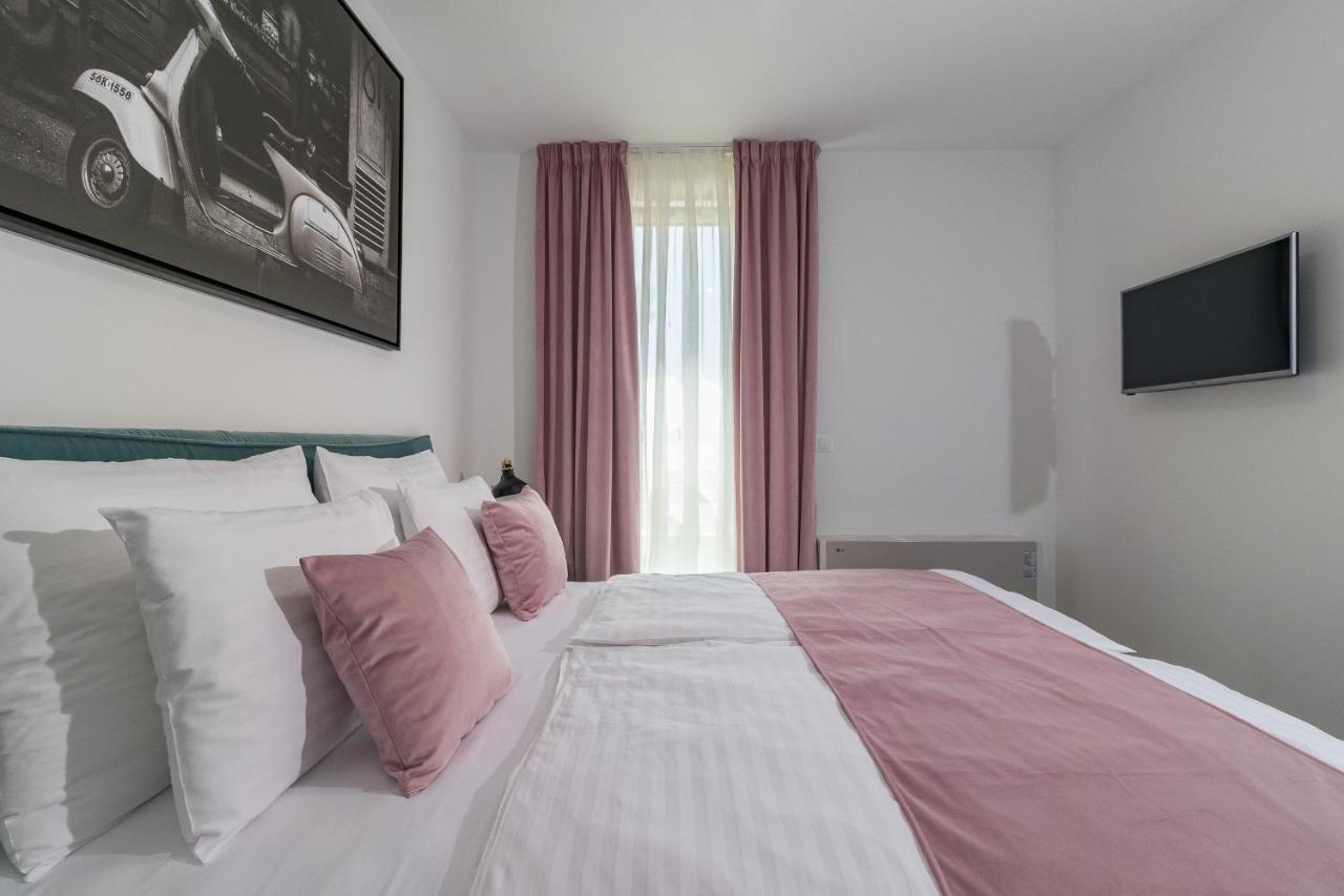 Luxury Apartments Magali 2 로비니 외부 사진