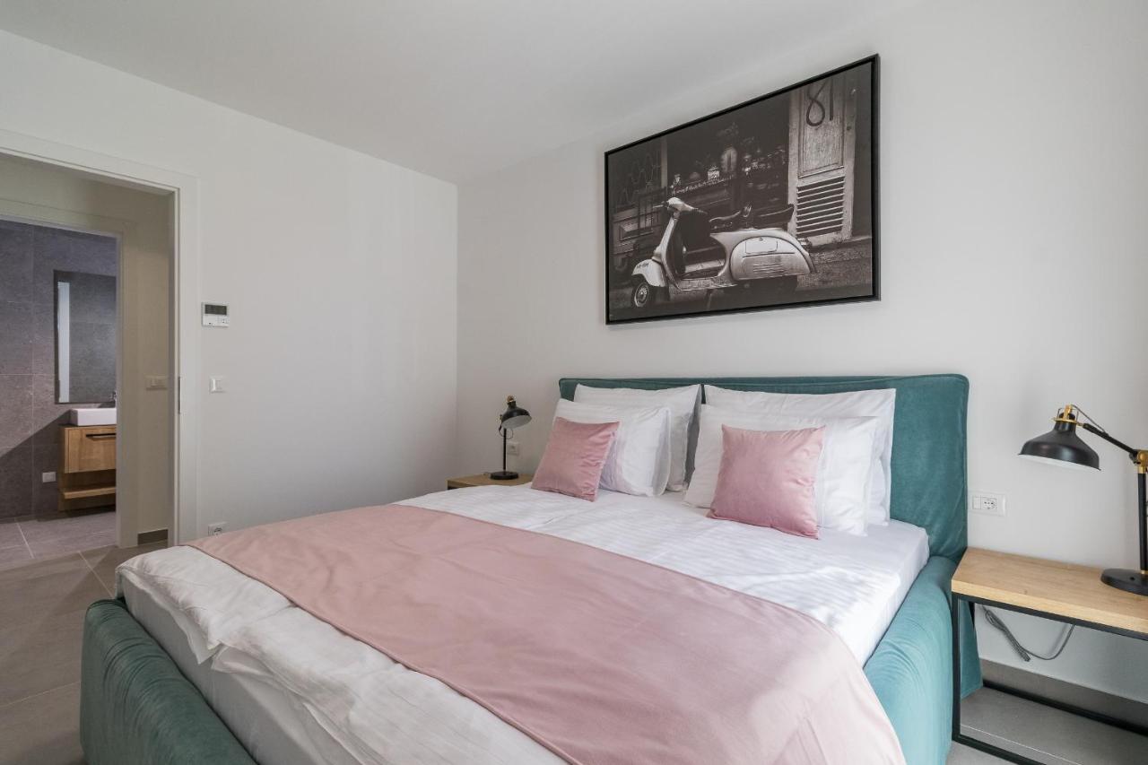 Luxury Apartments Magali 2 로비니 외부 사진